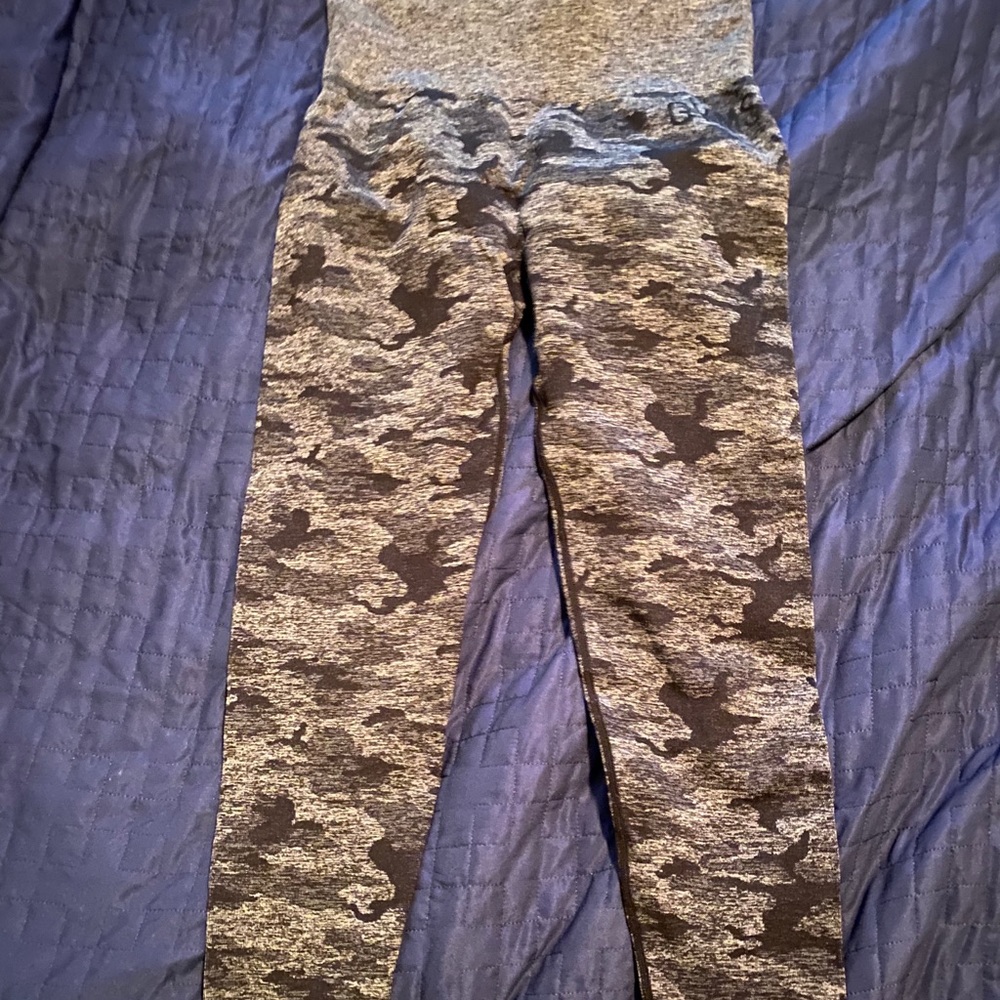 Gym shark leggings